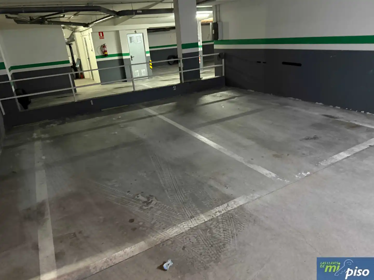 Aparcament de Pis en venda en Santovenia de Pisuerga amb Calefacció, Parquet i Traster
