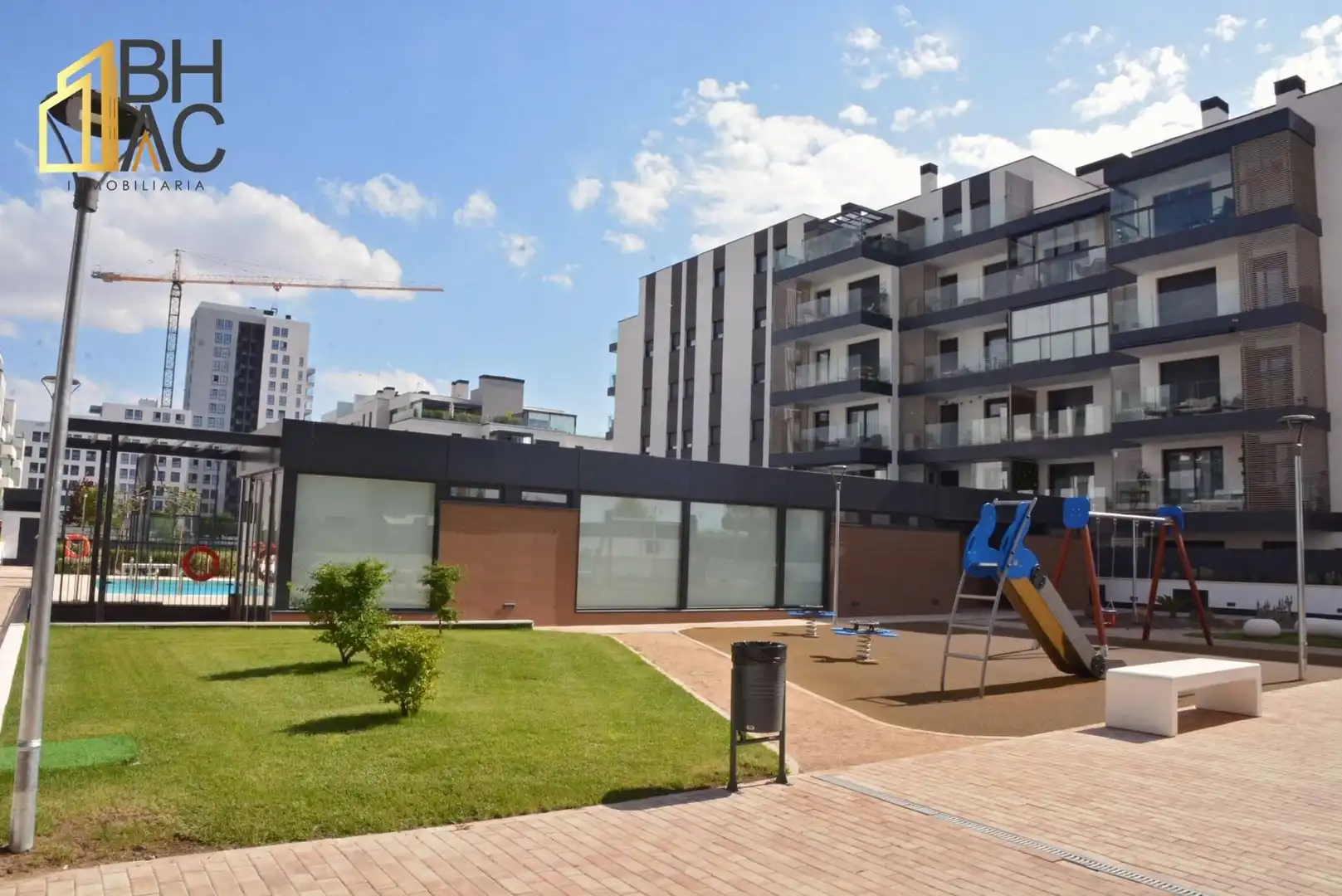 Außenansicht von Dachboden zum Verkauf in Alcalá de Henares mit Klimaanlage, Heizung und Terrasse
