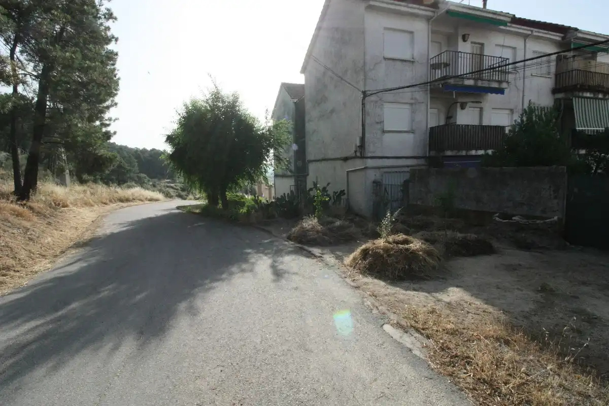 Vista exterior de Casa o xalet en venda en Lanzahíta amb Jardí privat