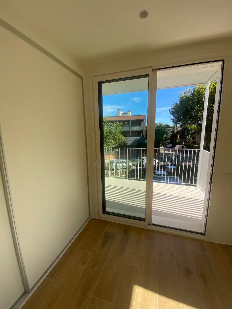Piso de obra nueva con piscina en venta en Carrer d'Álvarez 25, imagen 5