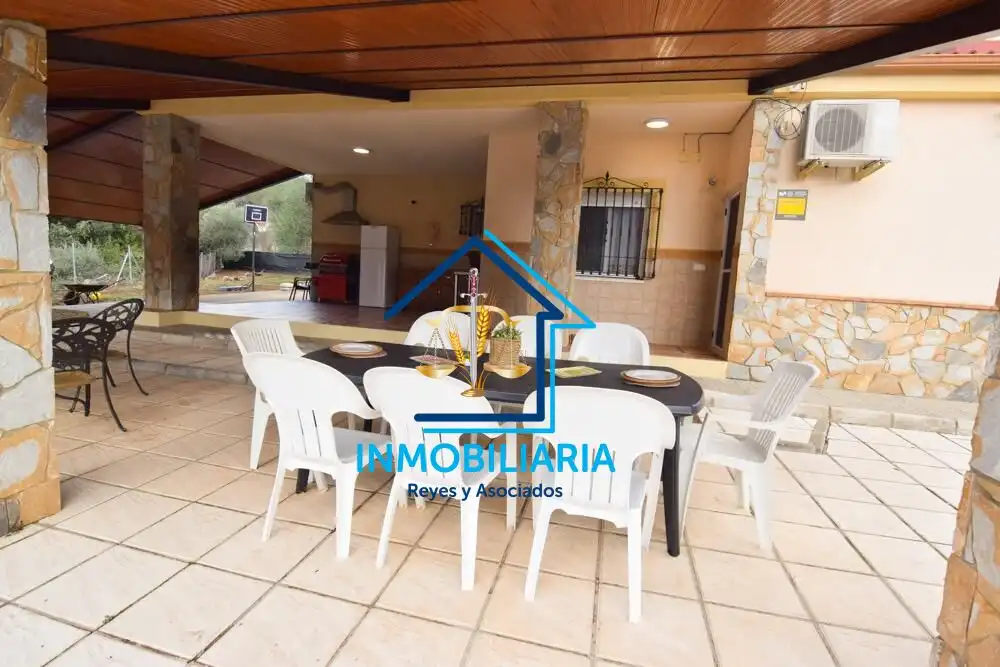 Terrassa de Casa o xalet en venda en Córdoba amb Aire condicionat, Terrassa i Piscina
