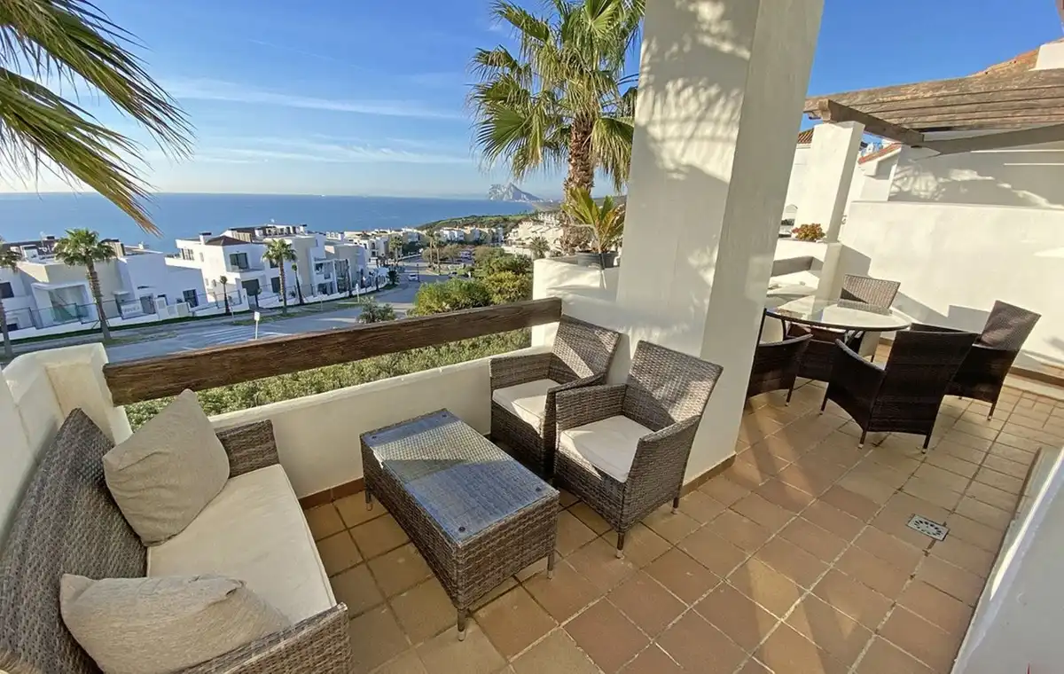 Apartment with pool for sale in La Alcaidesa