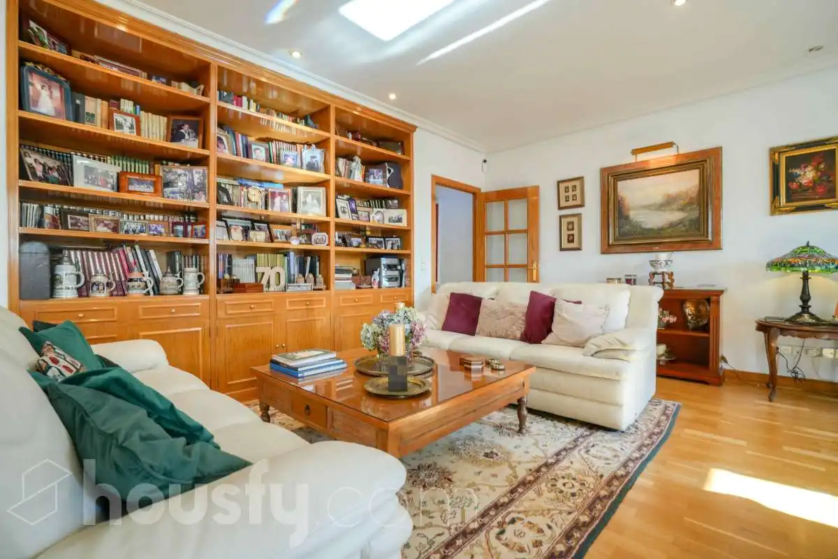 Sala de estar de Ático en venta en Madrid con Aire acondicionado, Calefacción y Parquet