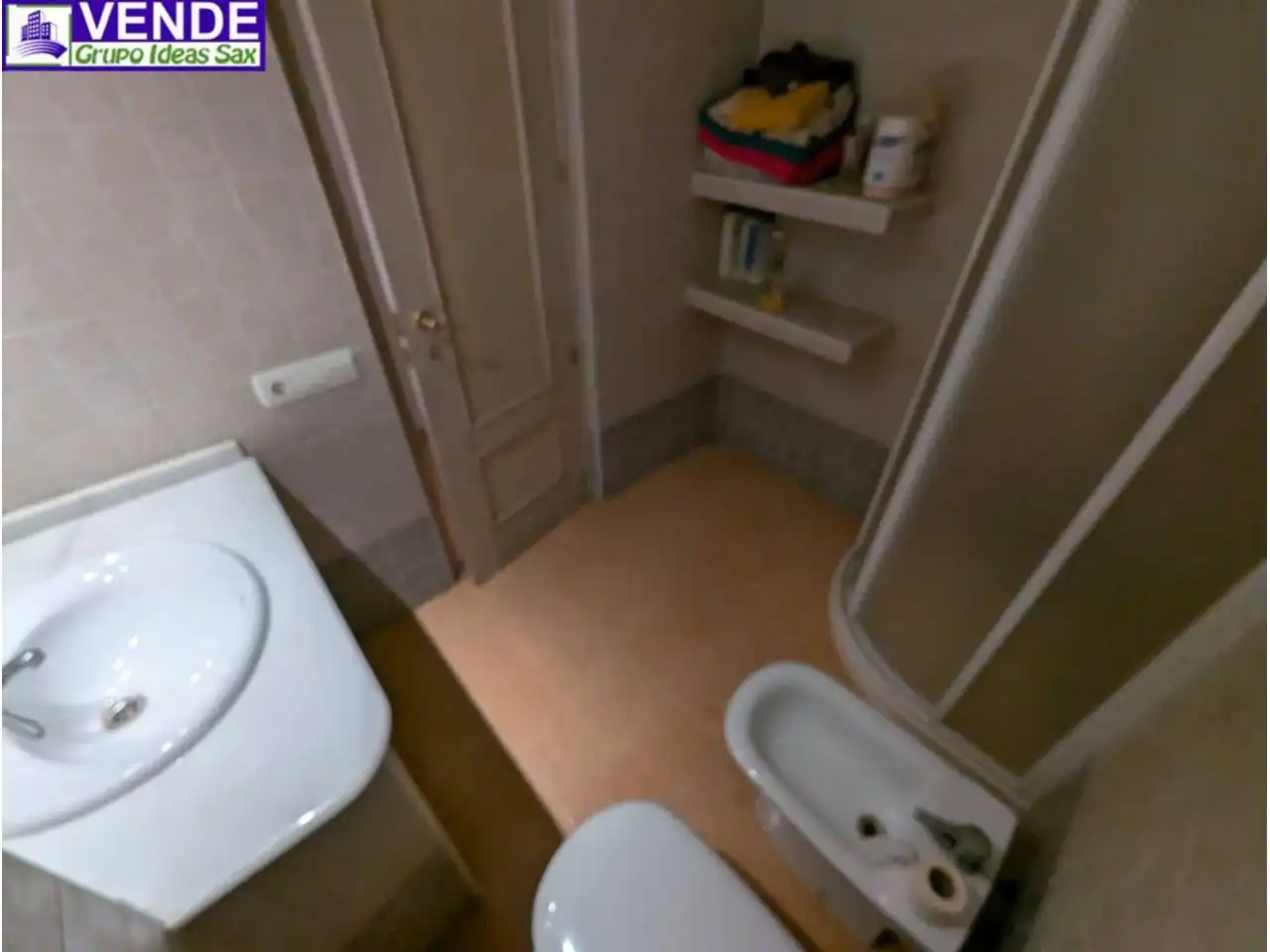 Bany de Edifici en venda en Sax