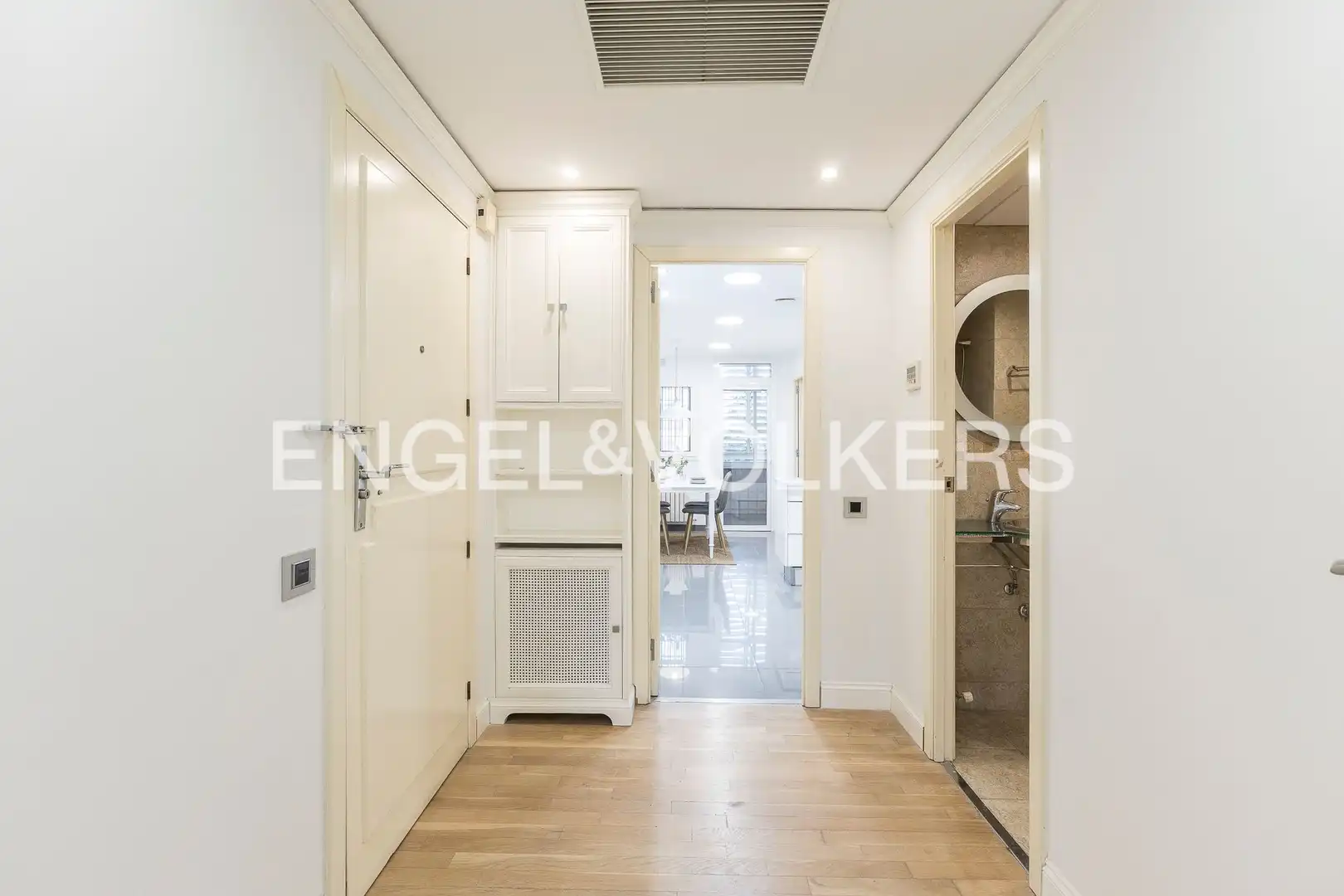 Flat with terrace to rent in Les Corts, imagen 2