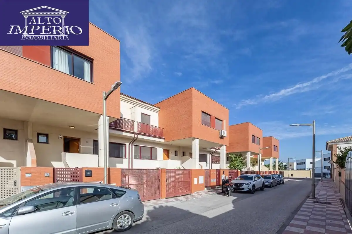 Vista exterior de Casa adosada en venda en Casco Histórico