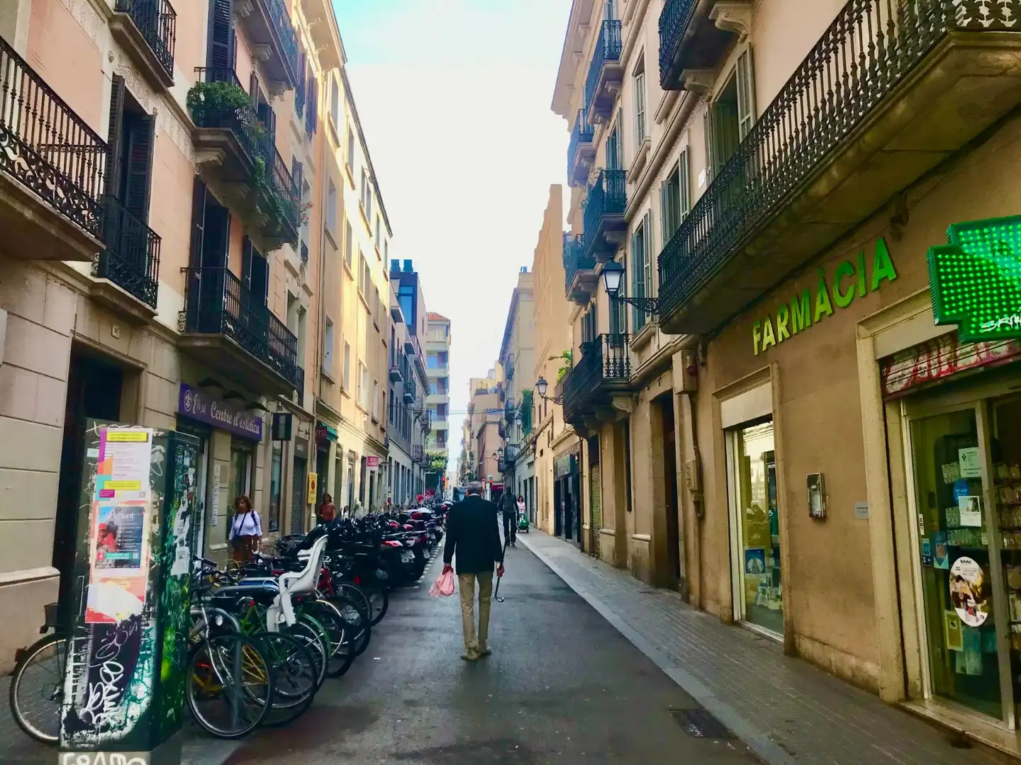 Vista exterior de Local de lloguer en Barcelona amb Moblat