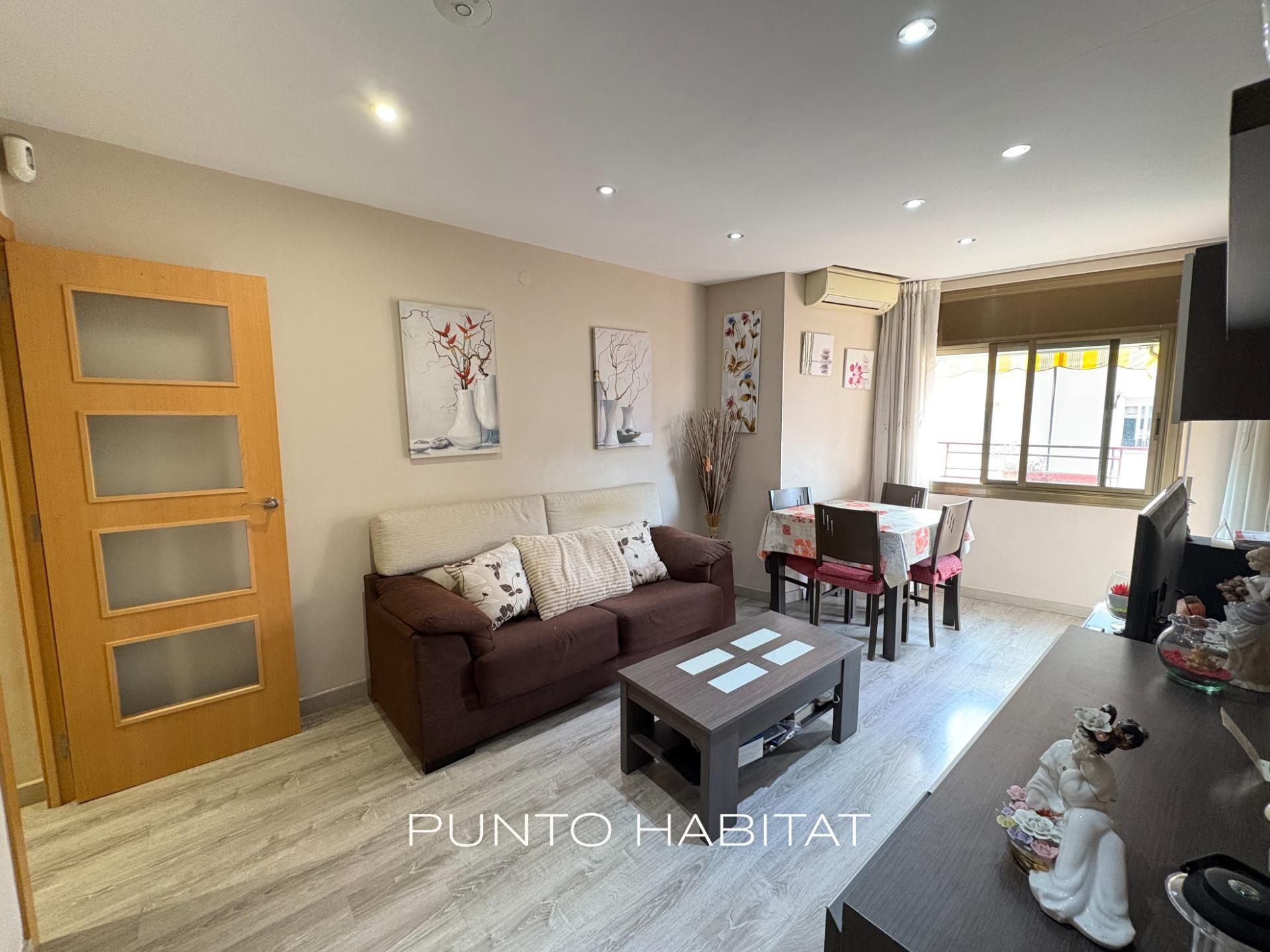 Living room of Flat for sale in  Barcelona Capital  with Air Conditioner and Balcony