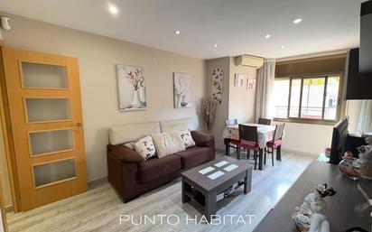 Living room of Flat for sale in  Barcelona Capital  with Air Conditioner and Balcony