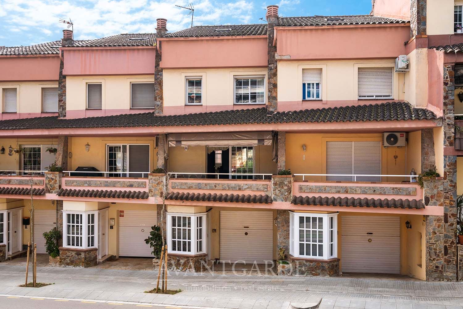Exterior view of Single-family semi-detached for sale in La Palma de Cervelló  with Heating, Private garden and Terrace