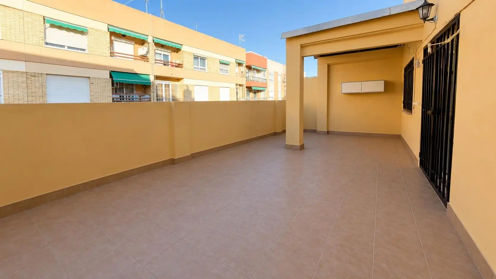 Terrasse von Dachboden zum Verkauf in Massamagrell mit Klimaanlage, Terrasse und Abstellraum