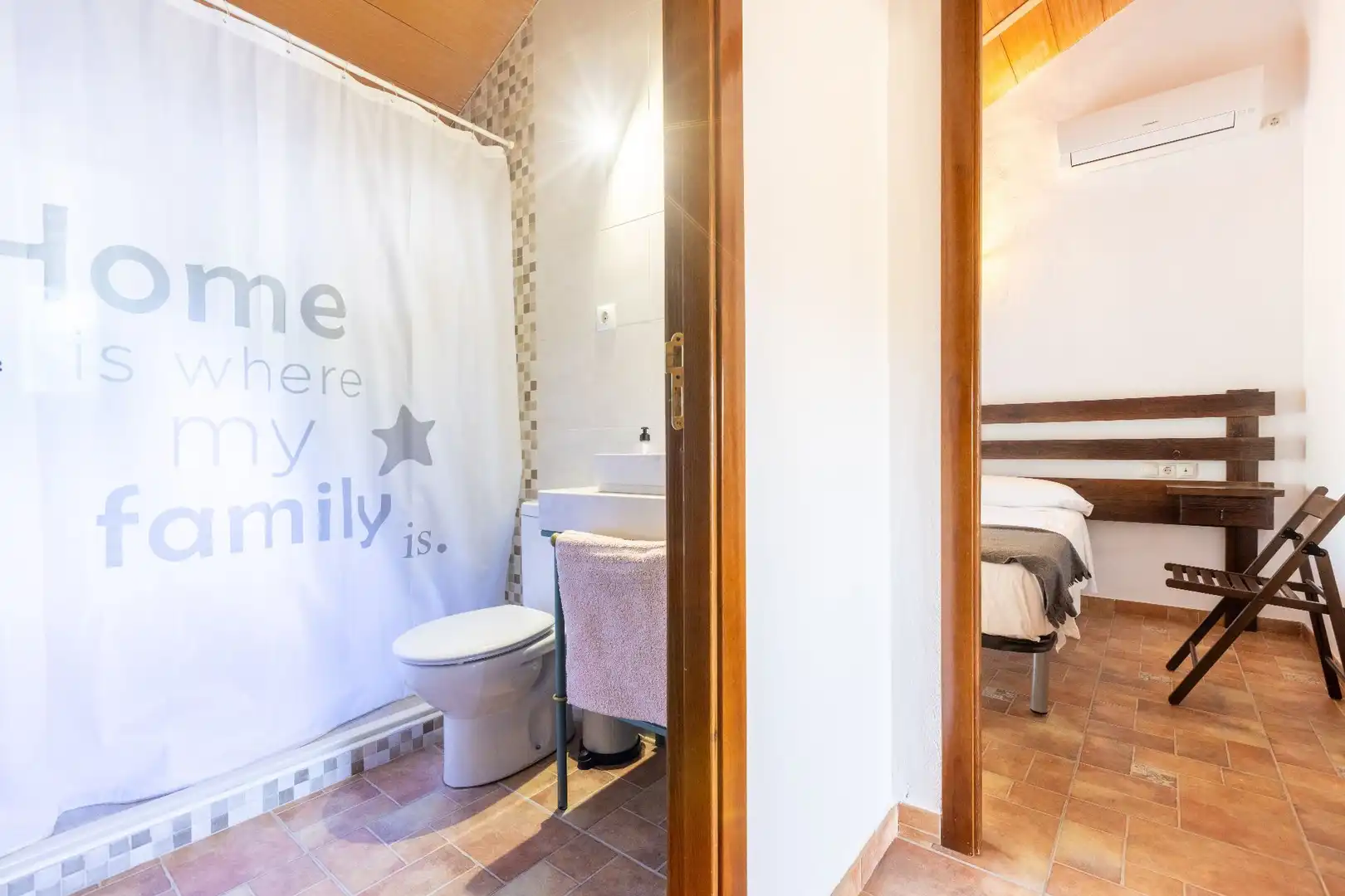 Bathroom of Country homes for sale in Gilena  with Air Conditioner, Heating and Private garden