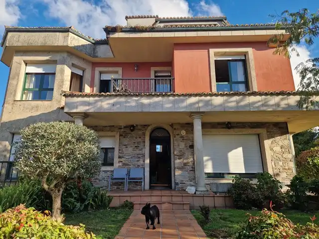 Vista exterior de Casa o chalet en venta en Teo con Calefacción, Jardín privado y Parquet