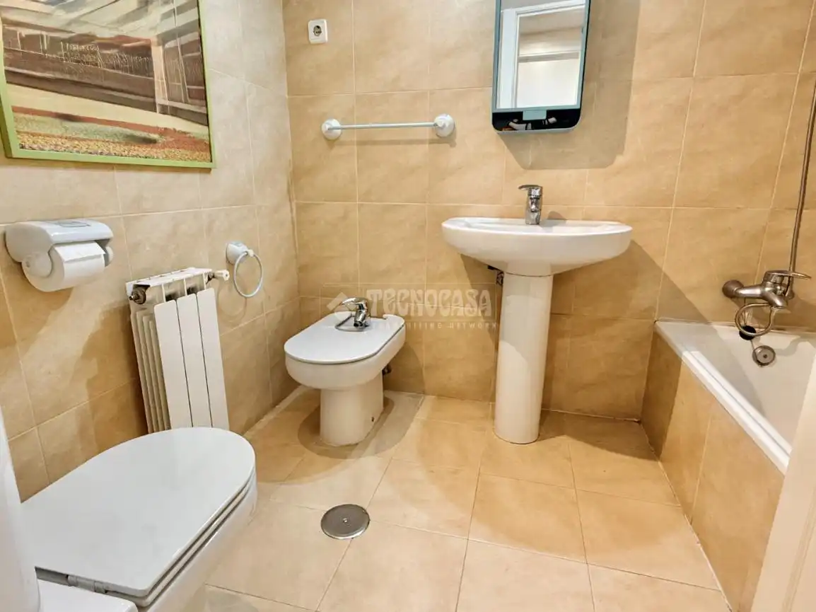 Baño de Piso en venta en Madrid con Aire acondicionado, Calefacción y Piscina comunitaria