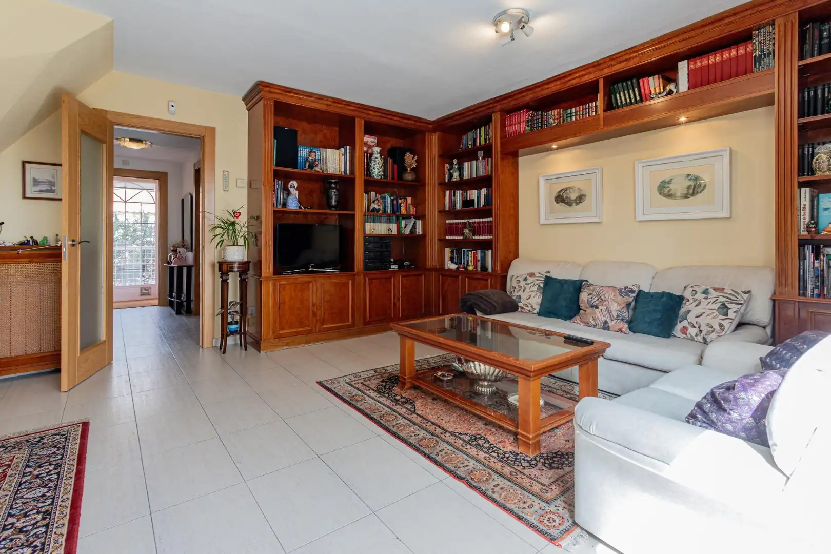 Sala de estar de Casa adosada en venta en Tres Cantos con Calefacción, Jardín privado y Terraza
