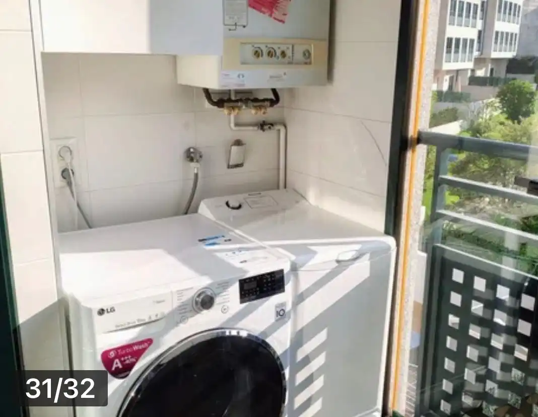 Terrassa de Pis en venda en Pontevedra Capital  amb Traster, Moblat i Piscina comunitària