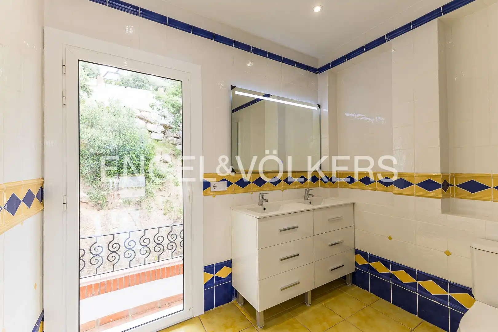 Baño de Casa o chalet de alquiler en Corbera de Llobregat con Aire acondicionado, Calefacción y Jardín privado