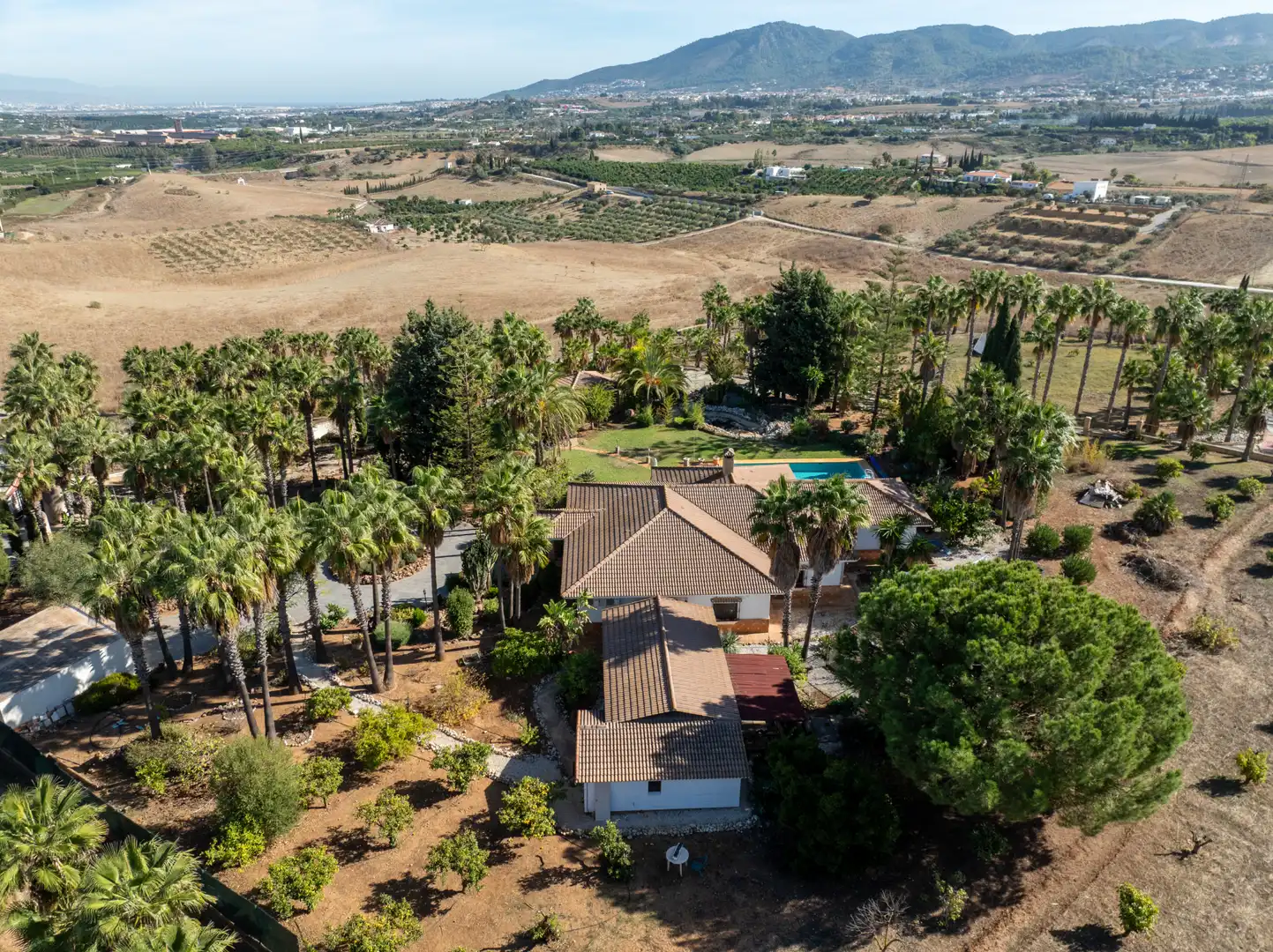 Vista exterior de Casa o chalet en venta en Alhaurín de la Torre con Aire acondicionado, Calefacción y Jardín privado