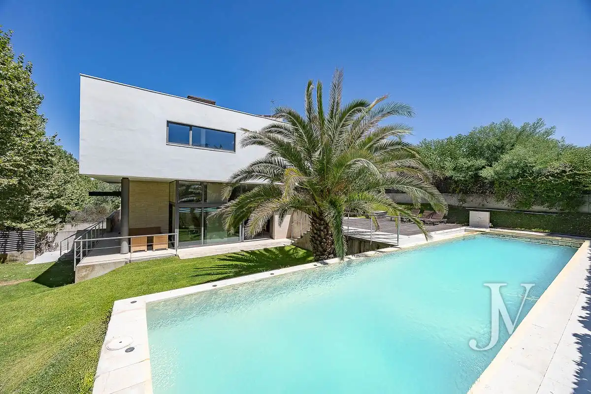 Piscina de Casa o chalet en venta en Madrid con Aire acondicionado, Calefacción y Jardín privado