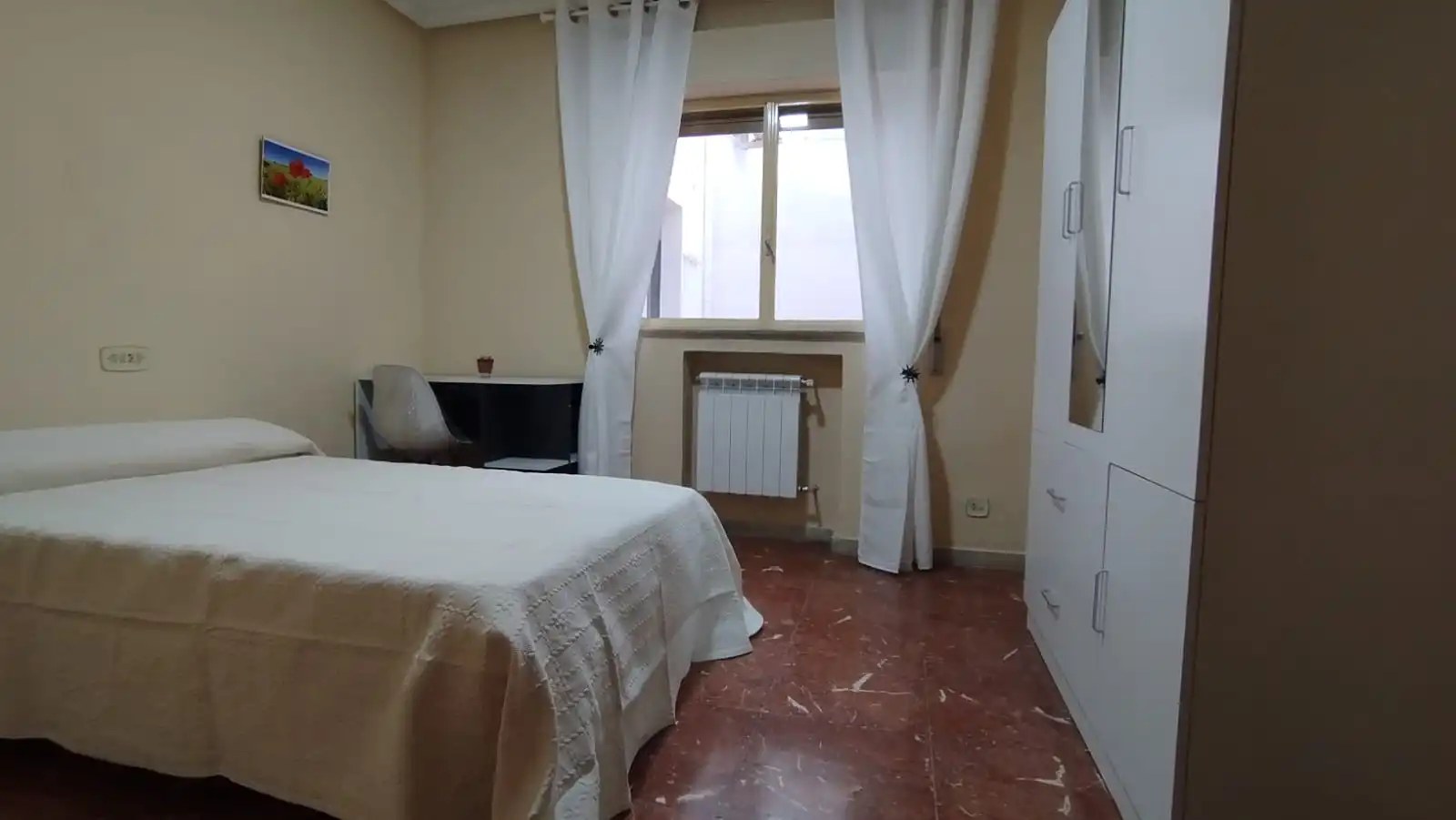 Schlafzimmer von Wohnung zur untervermieten in Salamanca mit Heizung, Parkett und Möbliert