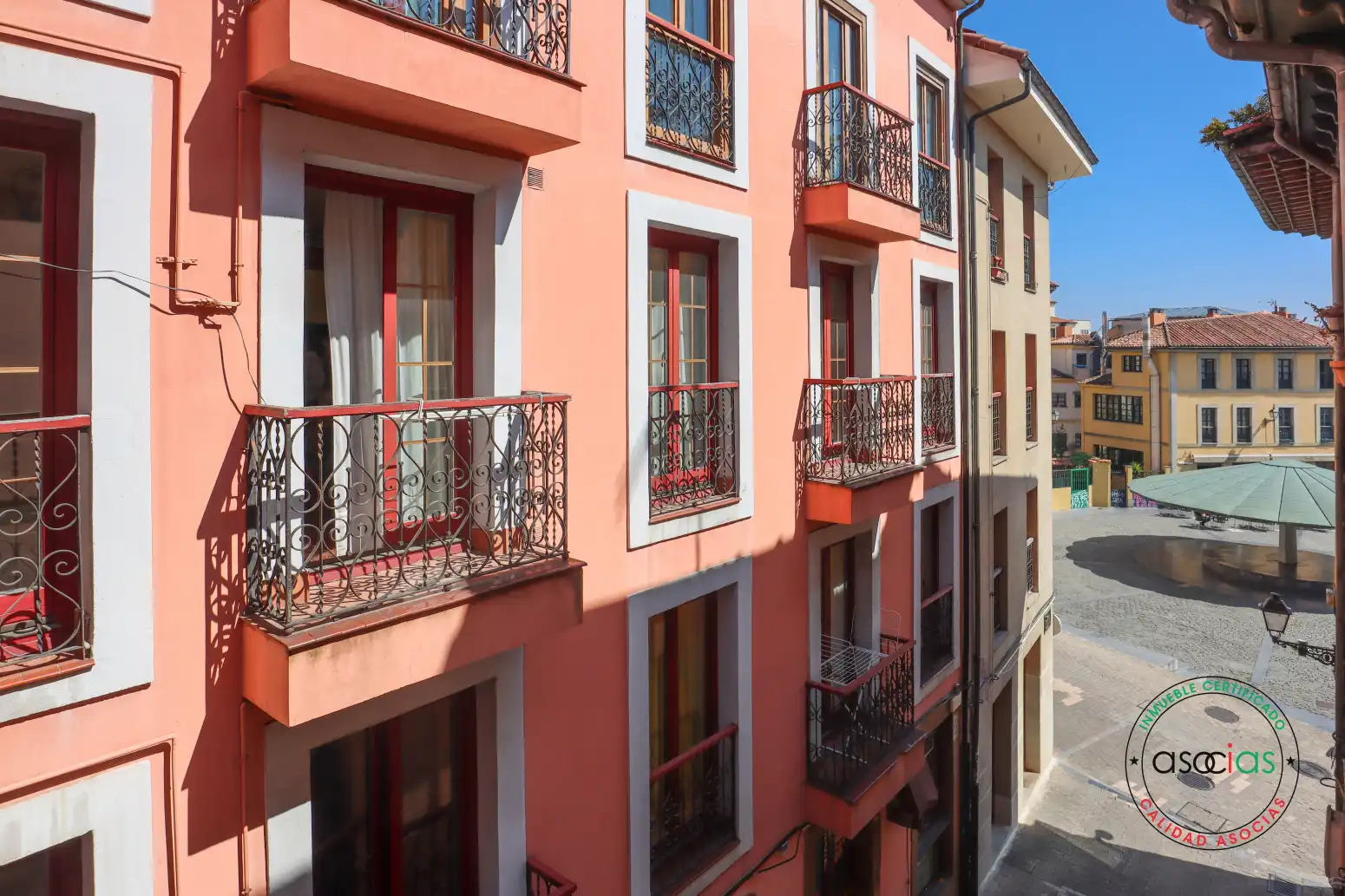 Vista exterior de Edificio en venta en Oviedo 