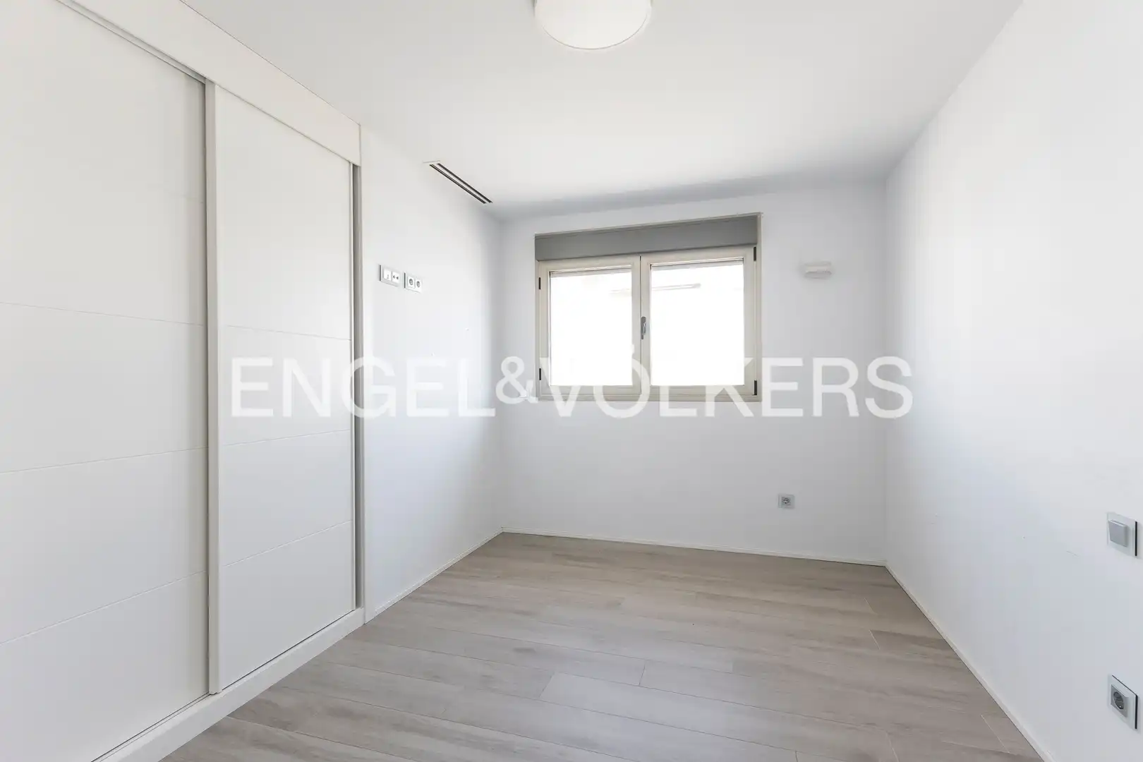 Habitación de Casa adosada en venta en Tres Cantos con Aire acondicionado, Calefacción y Jardín privado
