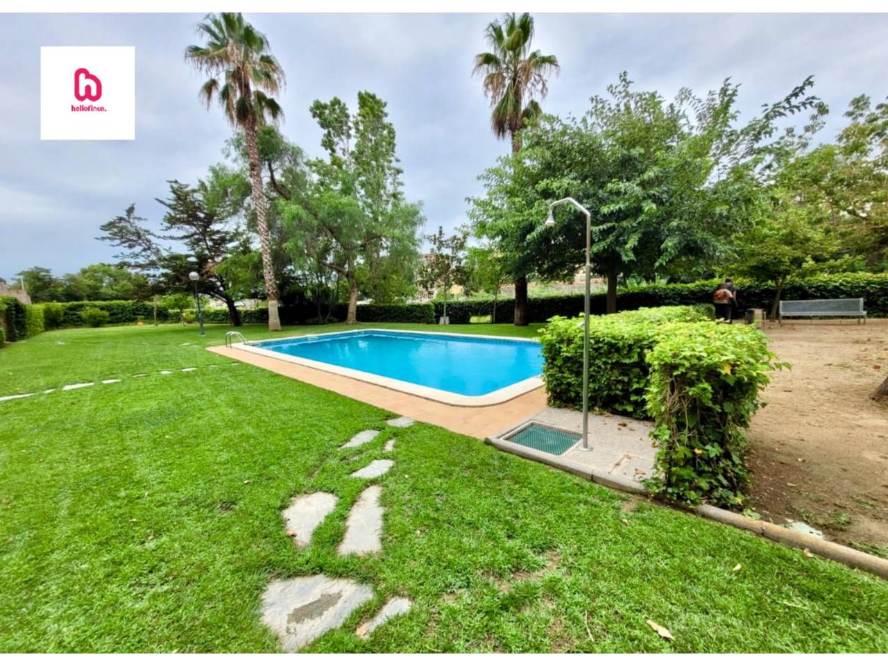 Piscina de Pis en venda en Terrassa amb Aire condicionat, Calefacció i Parquet