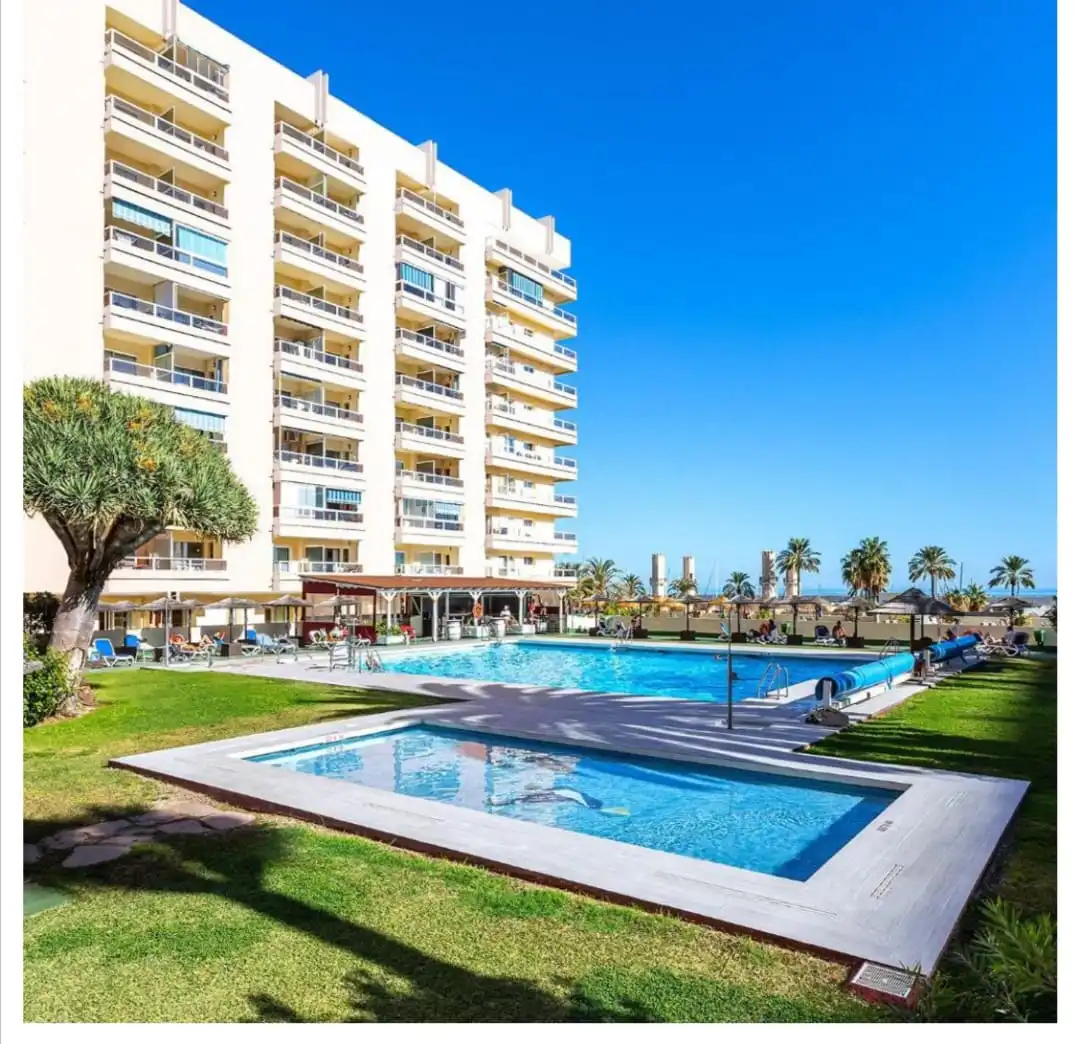 Schwimmbecken von Dachboden zur Miete in Fuengirola mit Klimaanlage, Terrasse und Möbliert
