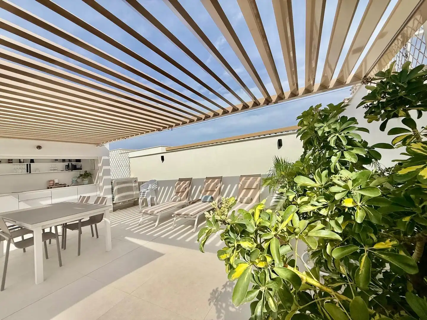 Terrasse von Dachboden zum Verkauf in San Pedro del Pinatar mit Klimaanlage, Heizung und Privatgarten