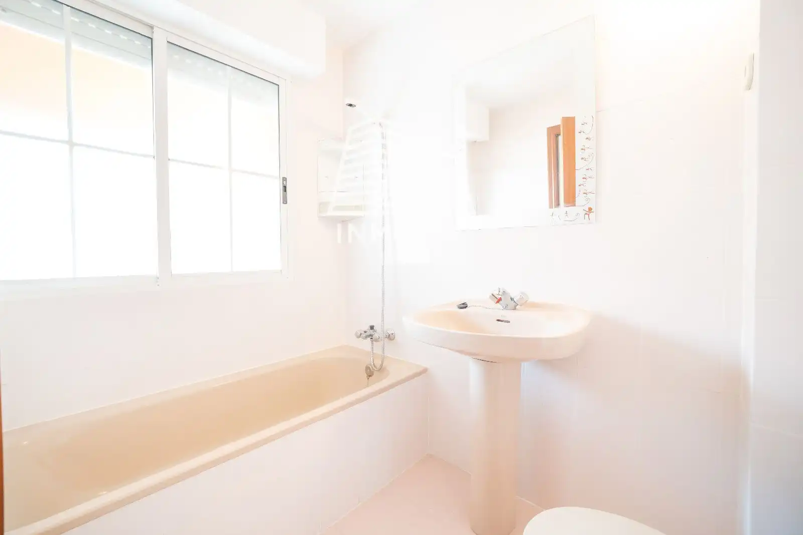 Baño de Casa adosada en venta en Mejorada del Campo con Calefacción, Jardín privado y Terraza