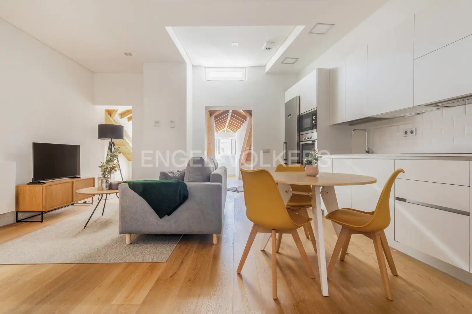 Sala d'estar de Apartament de lloguer en Madrid amb Aire condicionat, Calefacció i Moblat