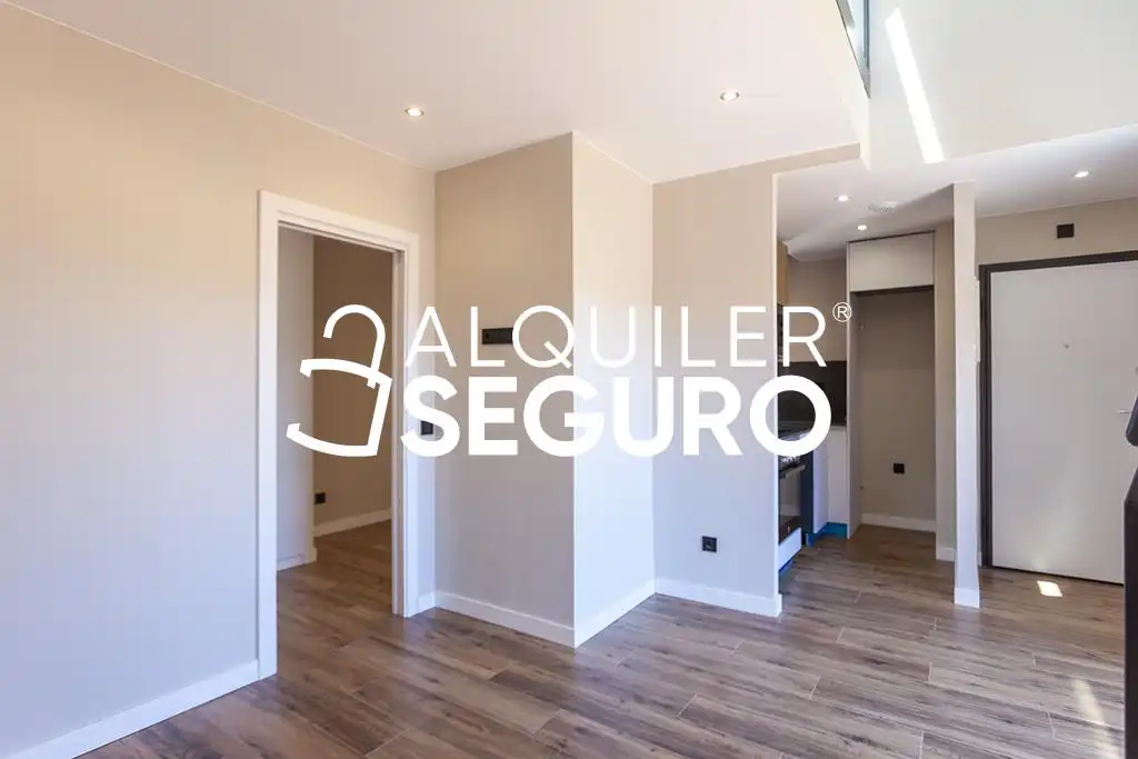 Habitación de Ático de alquiler en Madrid con Aire acondicionado, Calefacción y Trastero