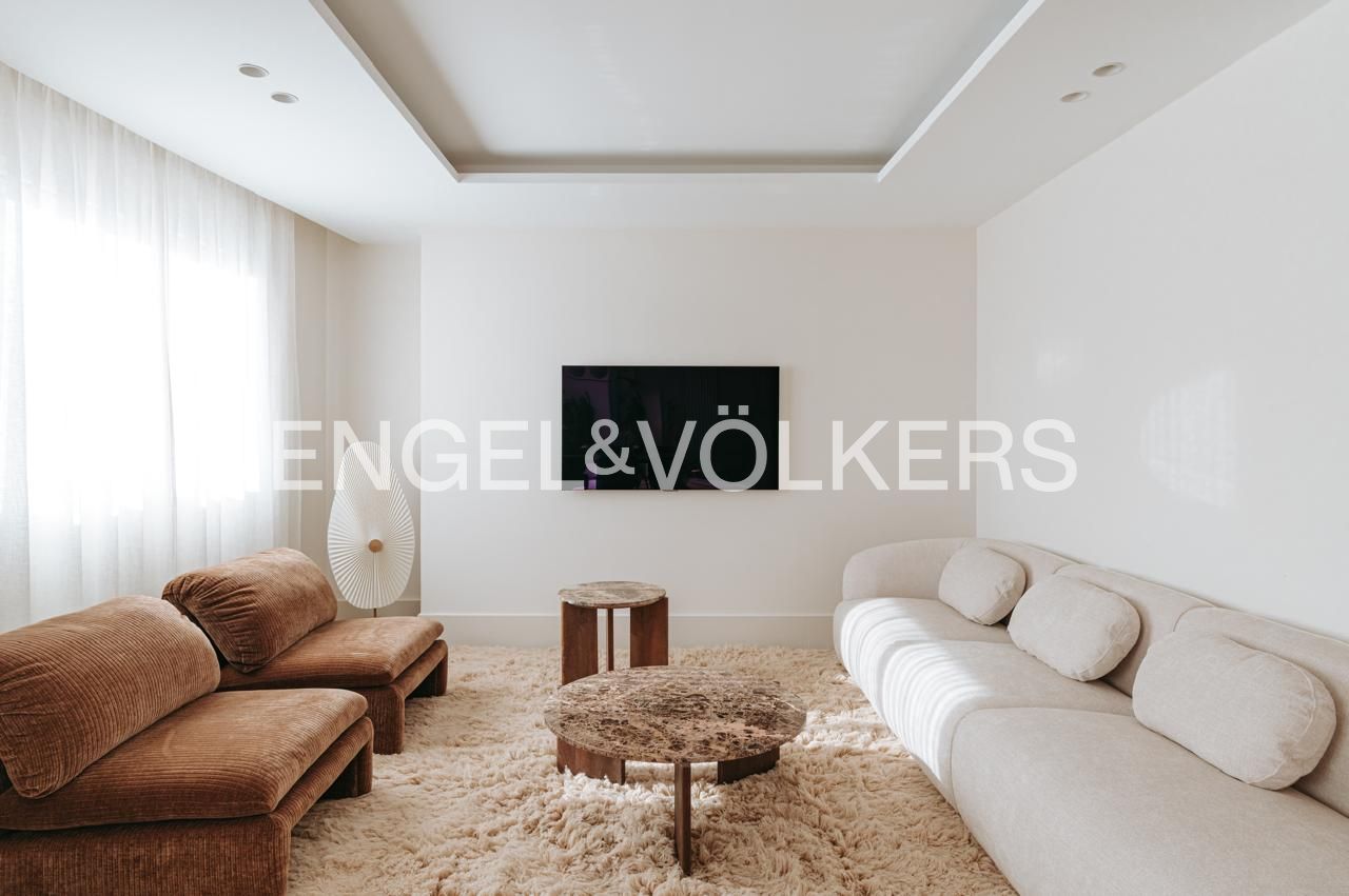 Living room of Flat for sale in  Madrid Capital  with Air Conditioner, Heating and Terrace