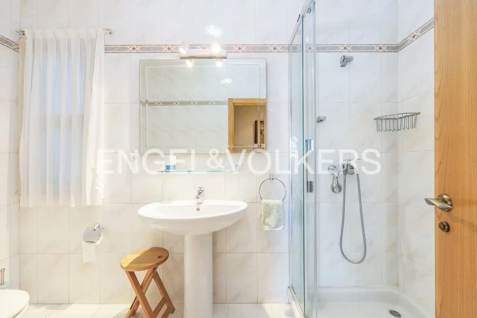 Bathroom of Apartments for rent in Vigo   with Heating, Private garden and Terrace