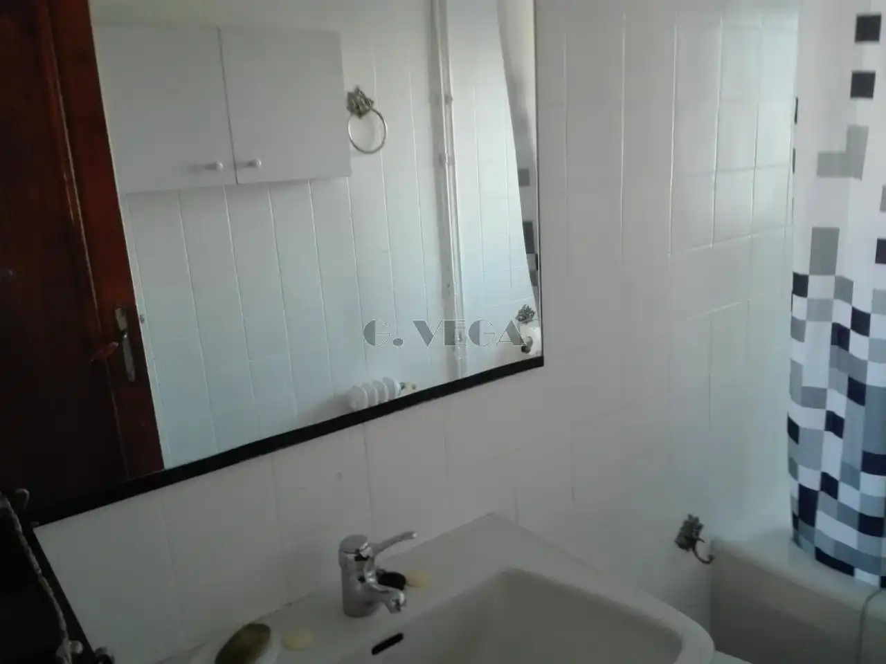 Bathroom of Flat for rent in Vigo   with Heating, Parquet flooring and Furnished