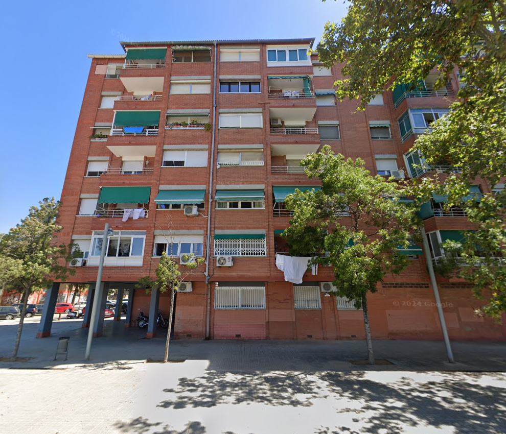 Vista exterior de Pis en venda en Cornellà de Llobregat