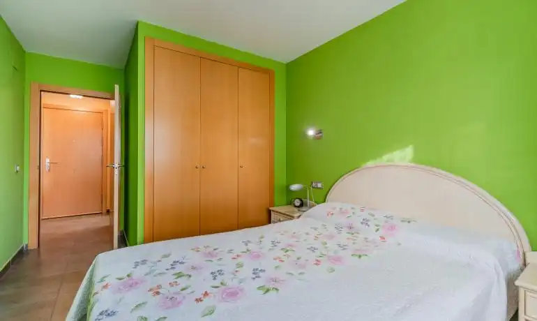 Dormitori de Apartament en venda en Roses amb Calefacció i Moblat
