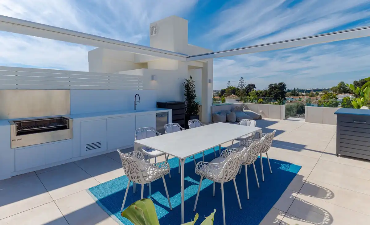 Terrasse von Dachboden zum Verkauf in Marbella mit Klimaanlage, Terrasse und Abstellraum