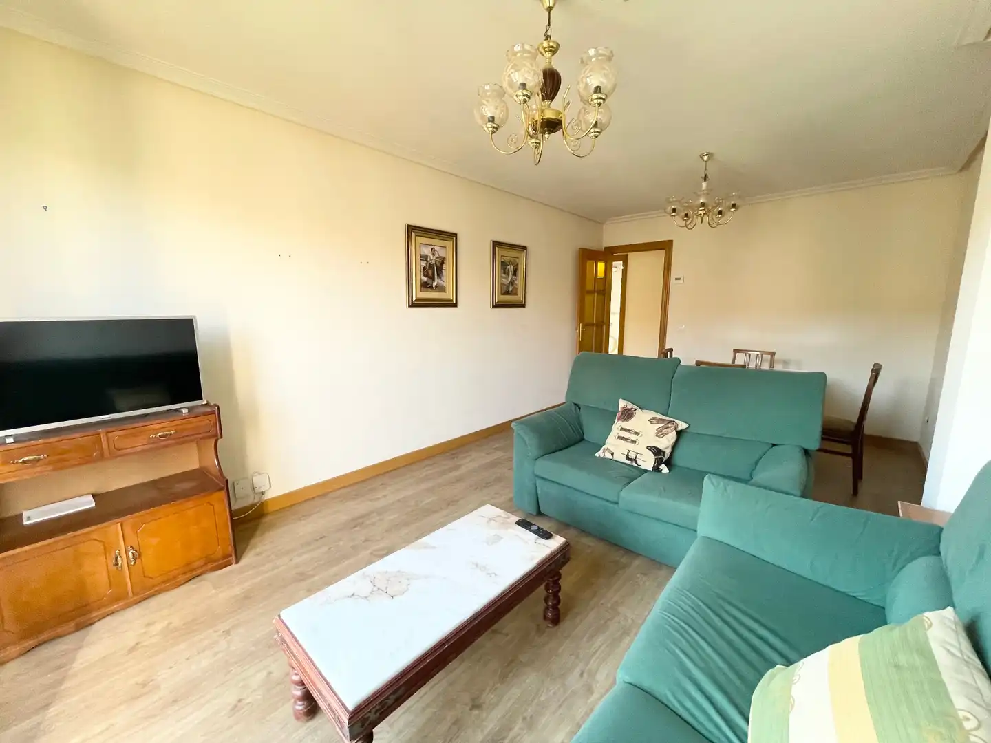 Living room of Flat for rent in Salamanca  with Heating, Parquet flooring and Furnished