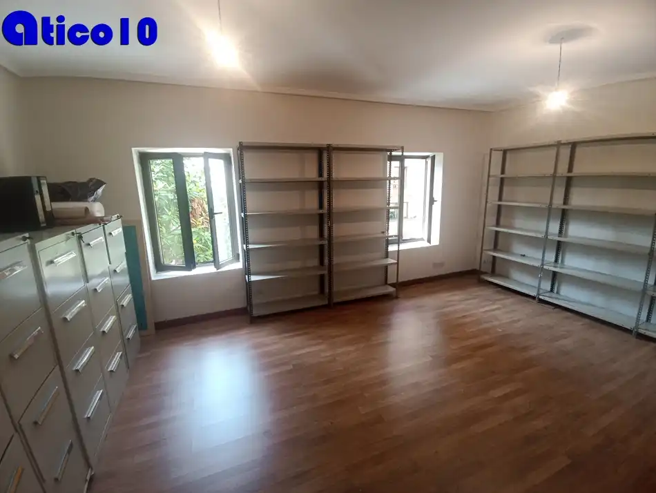 Oficina amb ascensor de lloguer a Calle Gil de Jaz 9