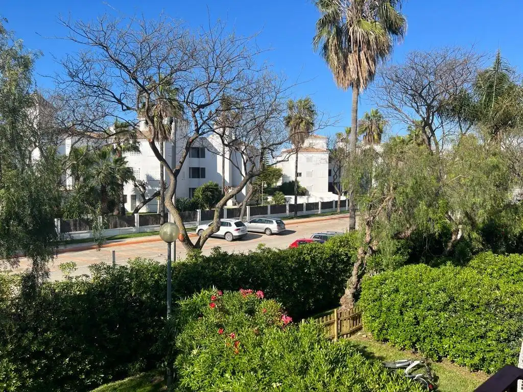 Vista exterior de Apartamento de alquiler en Rota con Jardín privado, Terraza y Amueblado