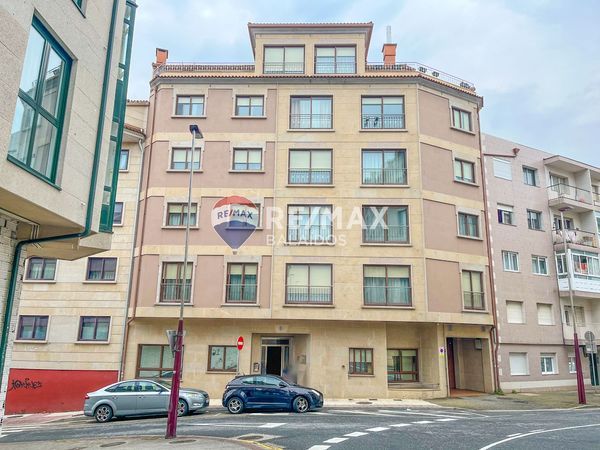 Vista exterior de Pis en venda en Pontevedra Capital  amb Calefacció i Traster