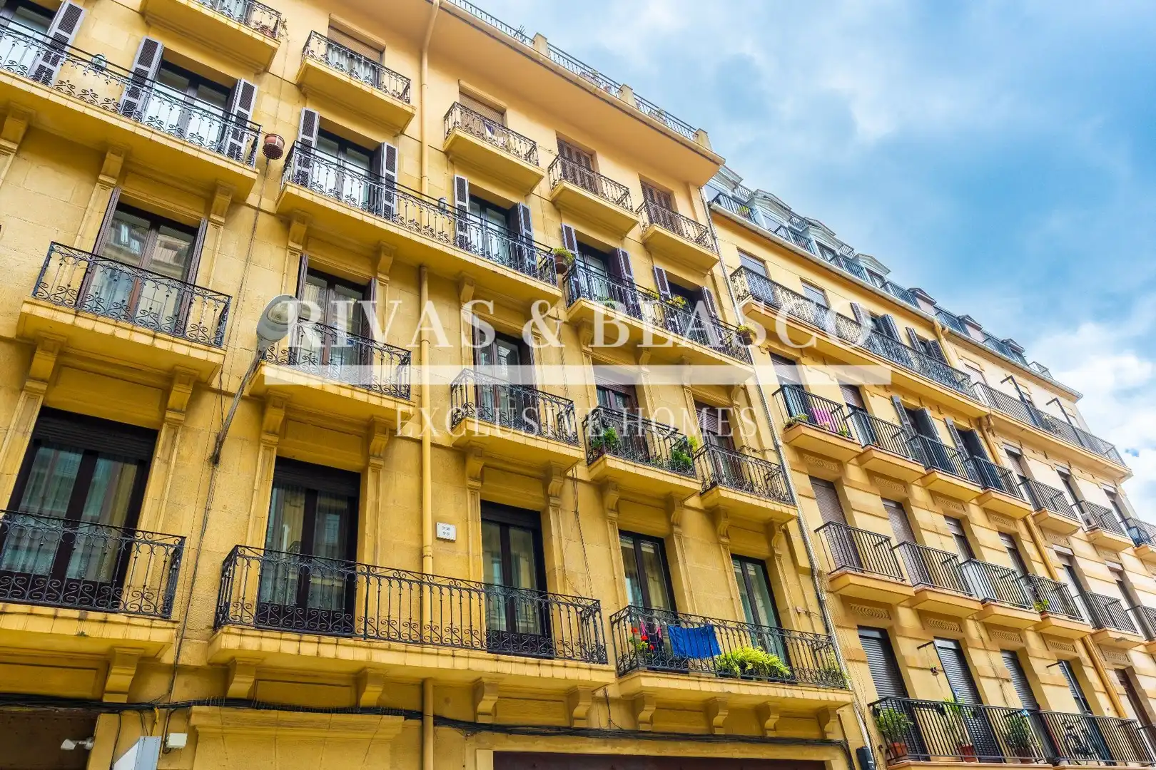 Exterior view of Apartments for sale in Donostia - San Sebastián   with Heating