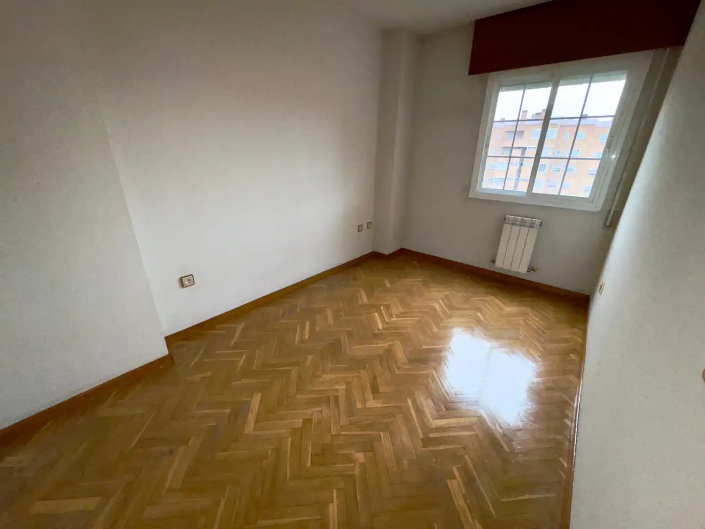 Schlafzimmer von Dachboden zum Verkauf in Coslada mit Parkett, Terrasse und Abstellraum