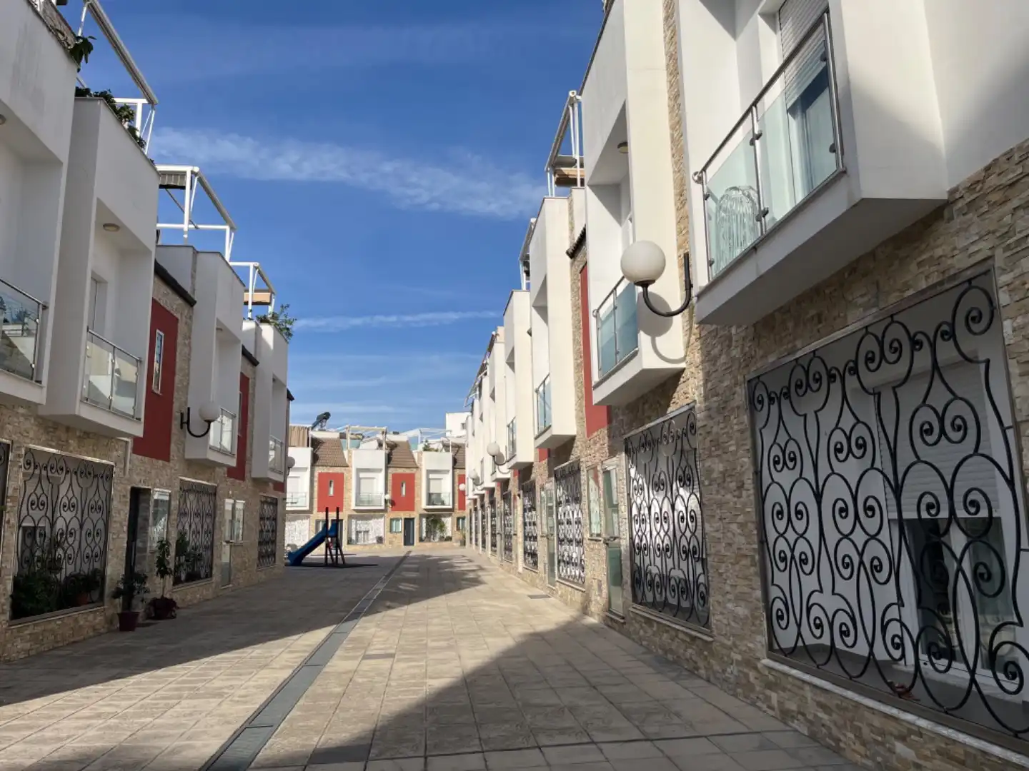 Adossat amb piscina en venda a Calle batalla de bailen 19