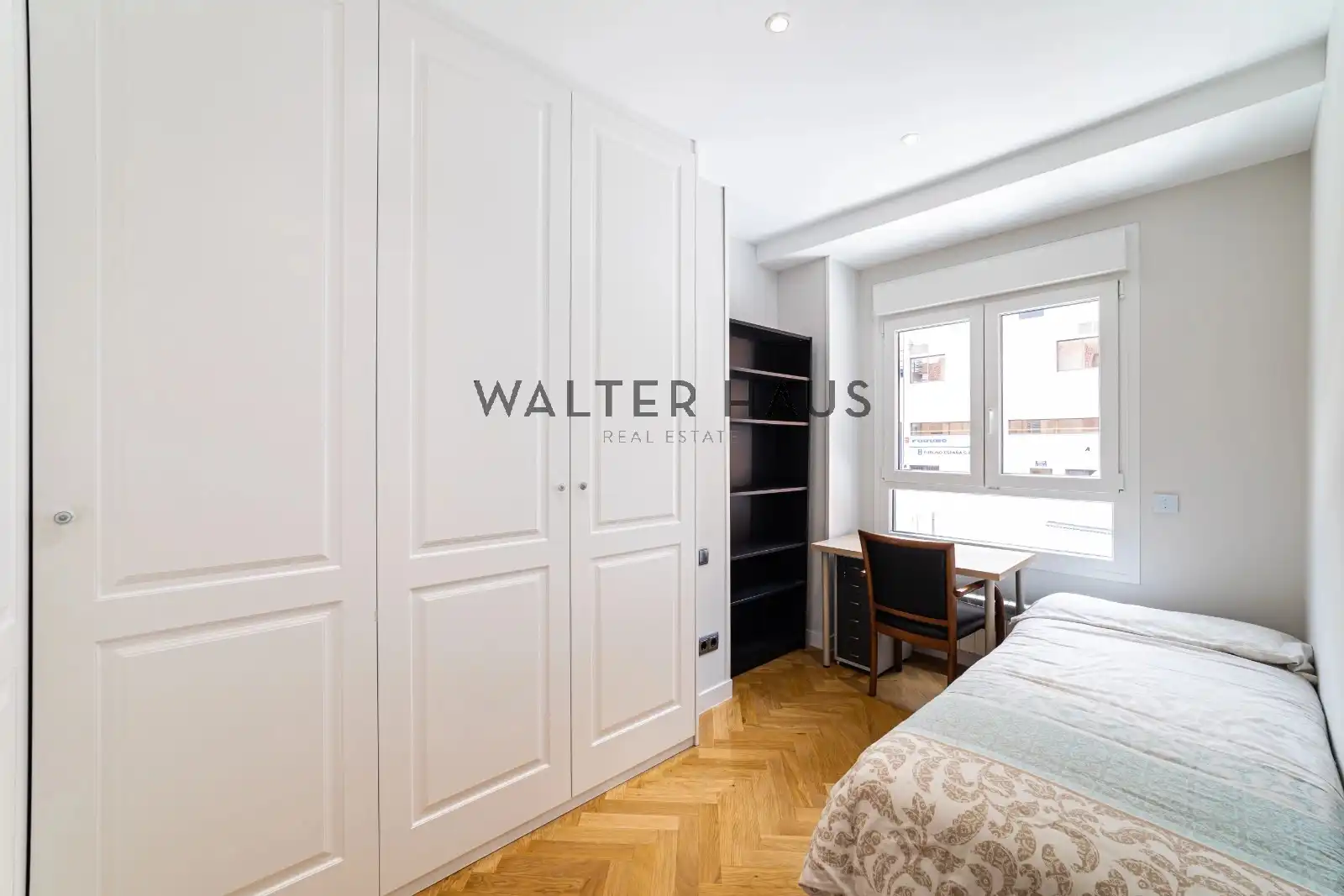 Bedroom of Flat for sale in Madrid  with Air Conditioner, Heating and Storage room