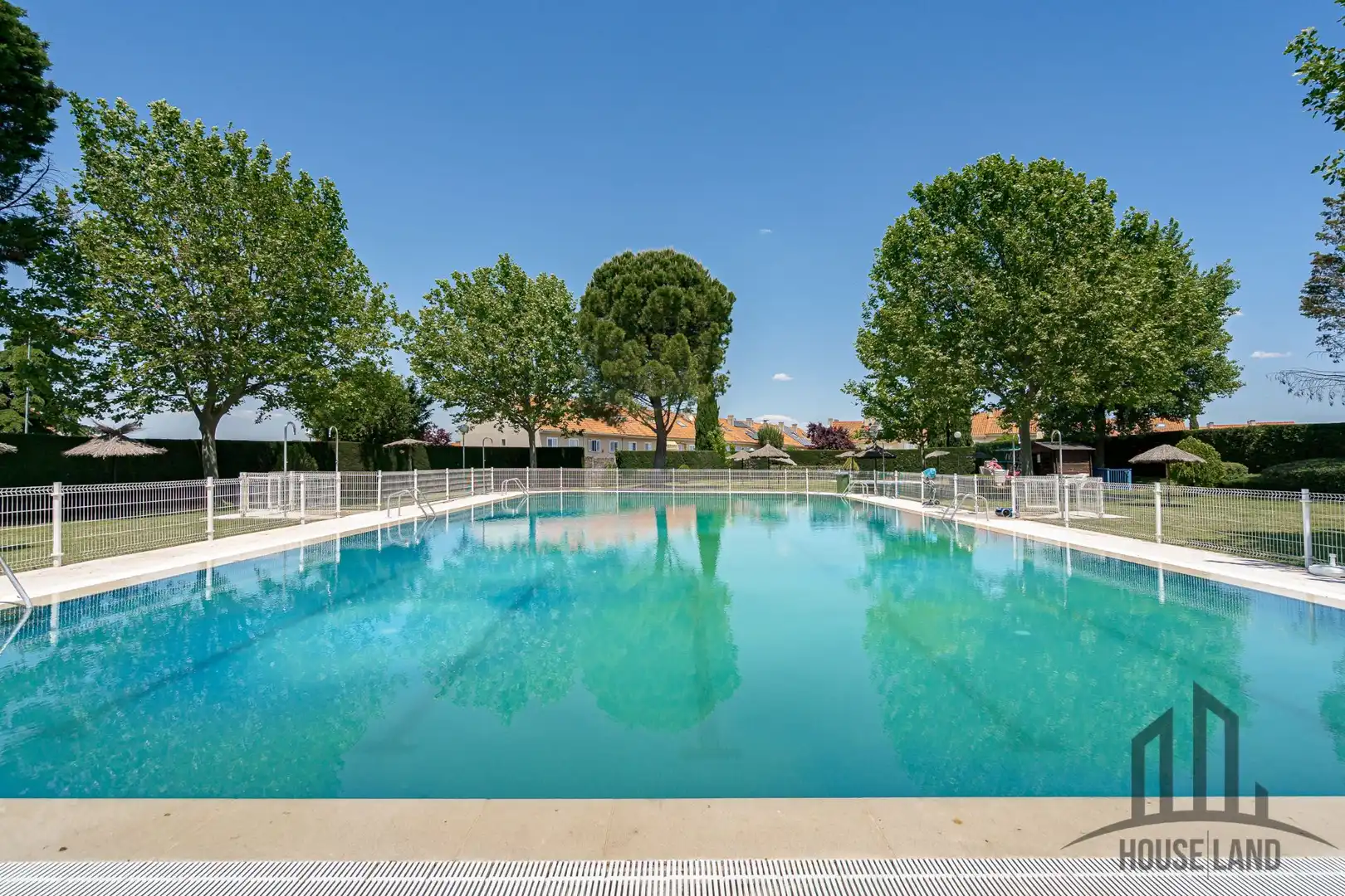 Piscina de Casa adosada en venda en Algete amb Calefacció, Traster i Piscina comunitària