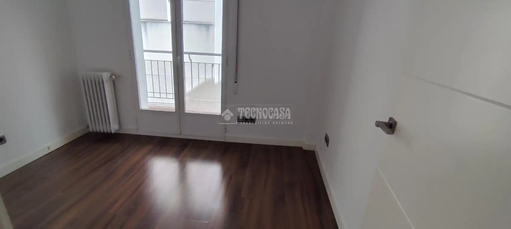 Habitación de Piso en venta en Madrid con Balcón