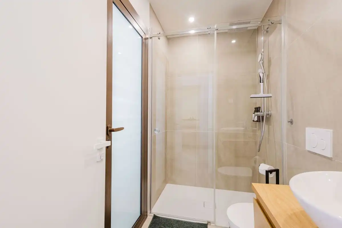 Bathroom of Flat for sale in Fuengirola  with Air Conditioner, Heating and Terrace