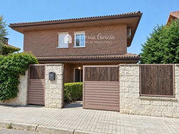Xalet amb piscina en venda a El Casar